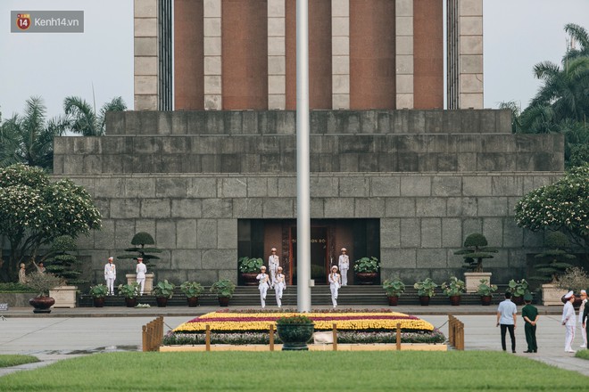 Đời người có nhiều hành trình nhưng chuyến đi sâu lắng nhất là về thăm lăng Bác trong ngày sinh nhật Người - Ảnh 2.