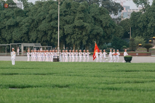 Đời người có nhiều hành trình nhưng chuyến đi sâu lắng nhất là về thăm lăng Bác trong ngày sinh nhật Người - Ảnh 1.