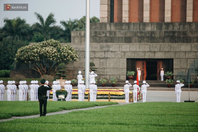 Đời người có nhiều hành trình nhưng chuyến đi sâu lắng nhất là về thăm lăng Bác trong ngày sinh nhật Người - Ảnh 5.