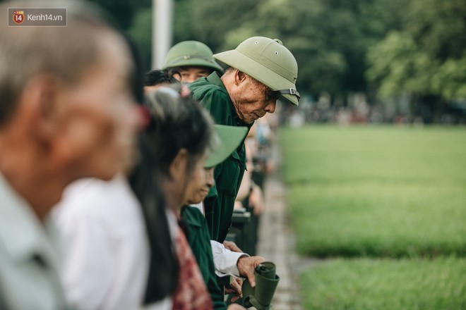 Đời người có nhiều hành trình nhưng chuyến đi sâu lắng nhất là về thăm lăng Bác trong ngày sinh nhật Người - Ảnh 8.