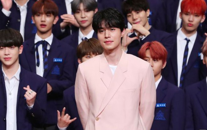 Nam thần hạng 1 hot nhất Produce X 101: Thực tập 3 tháng mà khiến Lee Dong Wook mê mẩn, ảnh chụp vội còn gây bão - Ảnh 4.