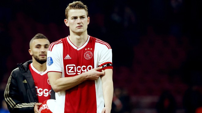 Đội trưởng 19 tuổi đẹp trai như thi&ecirc;n thần của Ajax phải cắt quần thi đấu v&igrave; đ&ugrave;i qu&aacute; to - Ảnh 9.