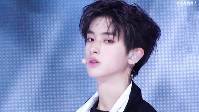 Thần thái đỉnh của 2 cái tên hot nhất, cạnh tranh ngôi vị số 1 của Produce X 101 - Ảnh 11.