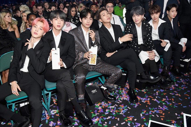 Sao thế giới phát cuồng vì BTS tại BBMAs: Tài tử Avengers mê mẩn, anh em Jonas và dàn sao háo hức như fangirl - Ảnh 1.