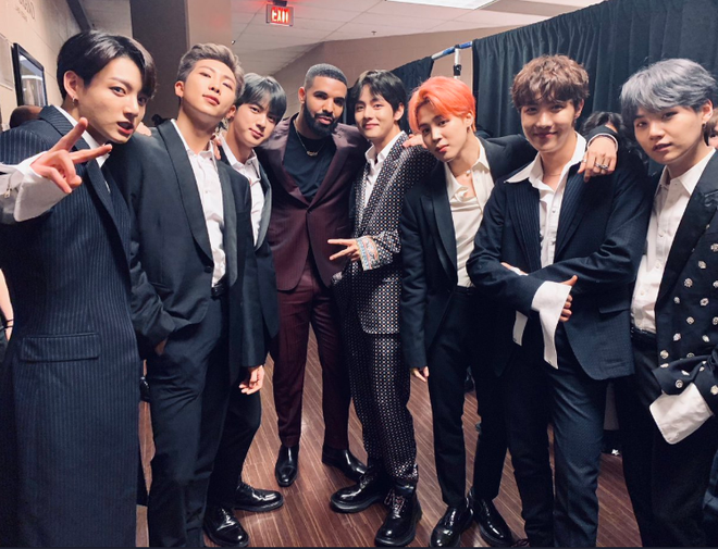 Nhìn lại các khoảnh khắc hiếm có tại BBMAs 2019: Drake ngơ ngác tìm BTS, Taylor Swift như fangirl trước màn biểu diễn của Mariah Carey - Ảnh 5.