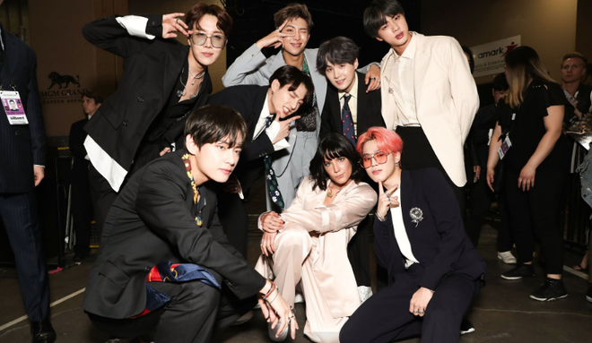 BTS tay bắt mặt mừng với Cardi B, Drake và loạt sao khủng trong hậu trường BBMAs: Liệu lời hứa hợp tác có thành hiện thực? - Ảnh 5.