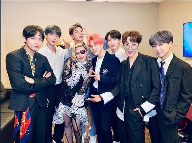 BTS tay bắt mặt mừng với Cardi B, Drake và loạt sao khủng trong hậu trường BBMAs: Liệu lời hứa hợp tác có thành hiện thực? - Ảnh 4.