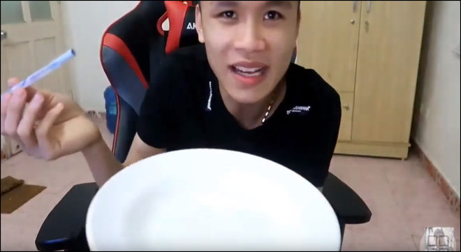 YouTuber l&agrave;m video chơi ma t&uacute;y t&aacute;o tợn, nhởn nhơ gần 1 th&aacute;ng mới bị xử v&agrave; x&oacute;a k&ecirc;nh? - Ảnh 2.