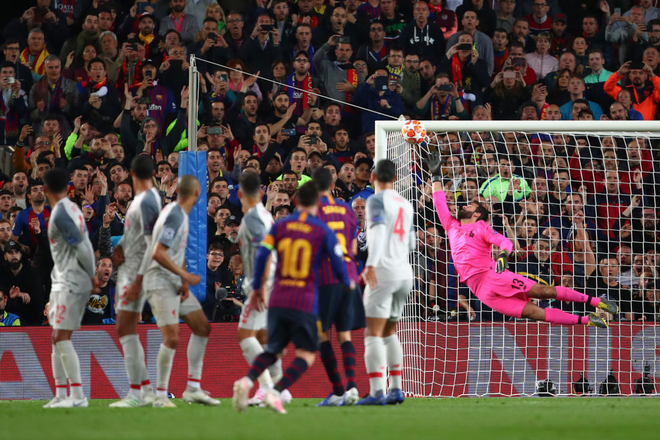 Cận cảnh pha sút phạt thần sầu, không thể tin nổi của siêu sao Messi vào lưới của ông lớn nước Anh Liverpool - Ảnh 7.