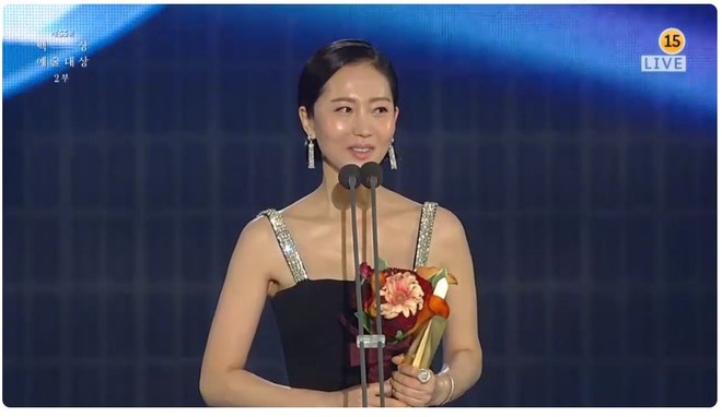 Baeksang 2019 gây tranh cãi: Burning gần như trắng tay, giải thưởng danh giá nhất lại về tay một cái tên mờ nhạt - Ảnh 8.