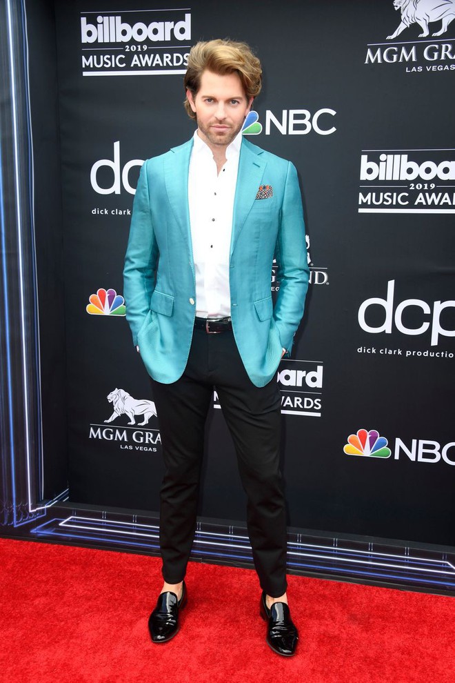 Thảm đỏ Billboard 2019: Taylor Swift sến sẩm bị d&agrave;n mỹ nh&acirc;n ngực khủng &aacute;t v&iacute;a, BTS lột x&aacute;c quyền lực b&ecirc;n qu&acirc;n đo&agrave;n sao - Ảnh 39.