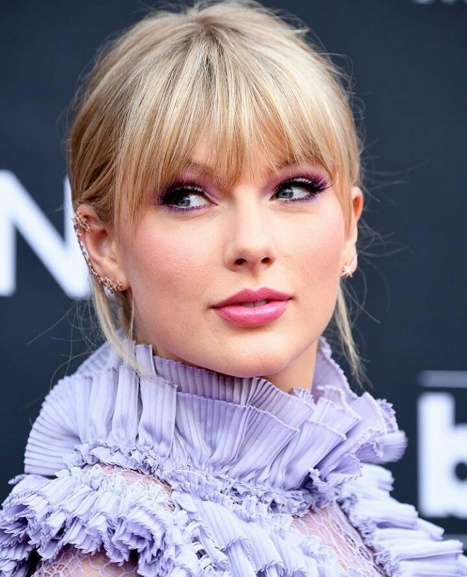 Trang phục bị chê sến súa nhưng Taylor Swift vẫn khiến MXH Weibo sốt xình xịch vì makeup quá đẹp - Ảnh 6.