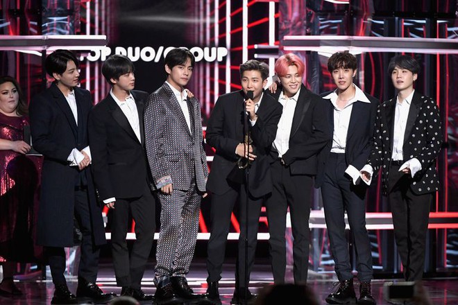 Chiến thắng lịch sử tại BBMAs, BTS khiến triệu trái tim nghẹn ngào: Chúng tôi vẫn là 7 chàng trai của 6 năm trước - Ảnh 2.