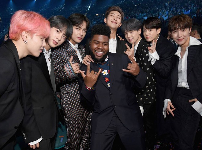 Sao thế giới phát cuồng vì BTS tại BBMAs: Tài tử Avengers mê mẩn, anh em Jonas và dàn sao háo hức như fangirl - Ảnh 20.