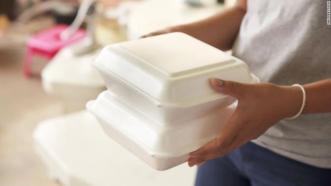 Mỹ cấm dùng hộp xốp đựng thực phẩm - Ảnh 1.