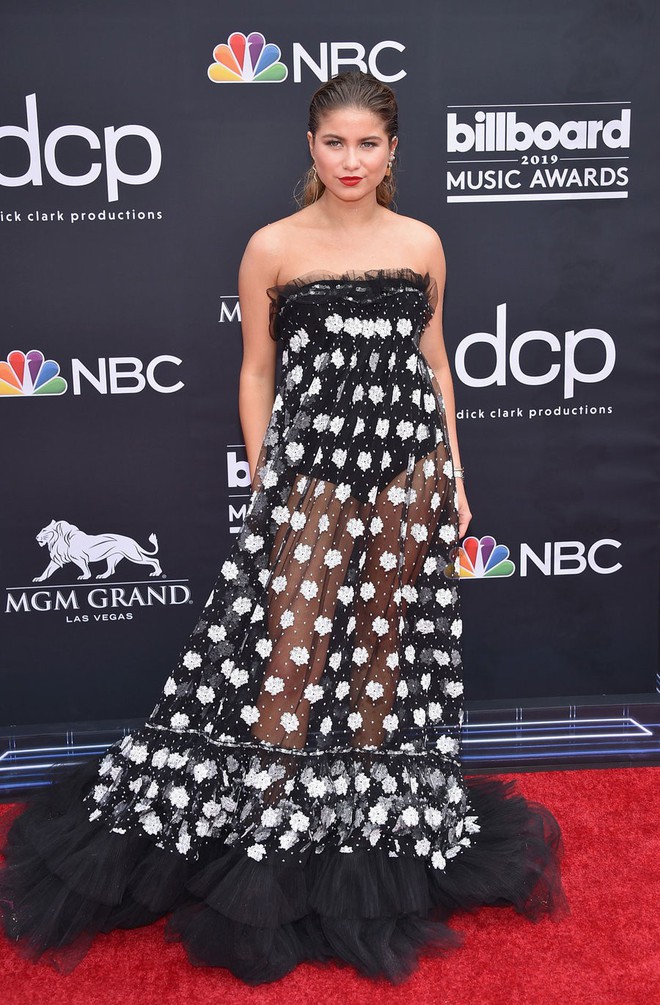 Thảm đỏ Billboard 2019: Taylor Swift sến sẩm bị d&agrave;n mỹ nh&acirc;n ngực khủng &aacute;t v&iacute;a, BTS lột x&aacute;c quyền lực b&ecirc;n qu&acirc;n đo&agrave;n sao - Ảnh 23.