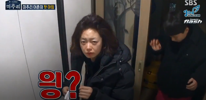Song Ji Hyo v&agrave; Jeon So Min đều bị d&igrave;m h&agrave;ng tơi tả khi lộ mặt ng&aacute;i ngủ tr&ecirc;n show thực tế - Ảnh 8.