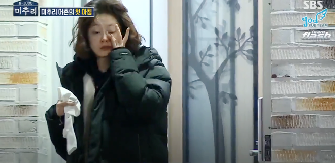 Song Ji Hyo v&agrave; Jeon So Min đều bị d&igrave;m h&agrave;ng tơi tả khi lộ mặt ng&aacute;i ngủ tr&ecirc;n show thực tế - Ảnh 9.