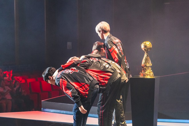 Bị loại từ vòng bảng MSI 2019 nhưng Phong Vũ Buffalo vẫn thực hiện điều ngay cả SKT T1 lẫn Team Liquid không làm được - Ảnh 3.