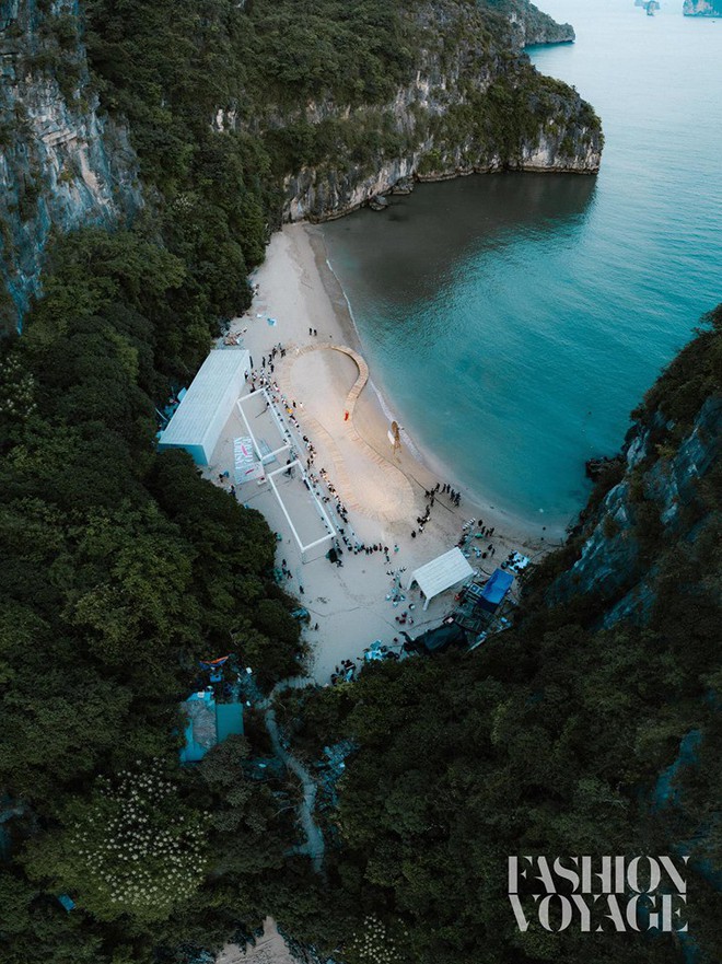 Kh&aacute;m ph&aacute; h&ograve;n đảo mới toanh ở Hạ Long vừa diễn ra fashion show đ&igrave;nh đ&aacute;m: L&ecirc;n h&igrave;nh đẹp đến cho&aacute;ng ngợp, mất 2,5 tiếng để di chuyển bằng t&agrave;u! - Ảnh 2.