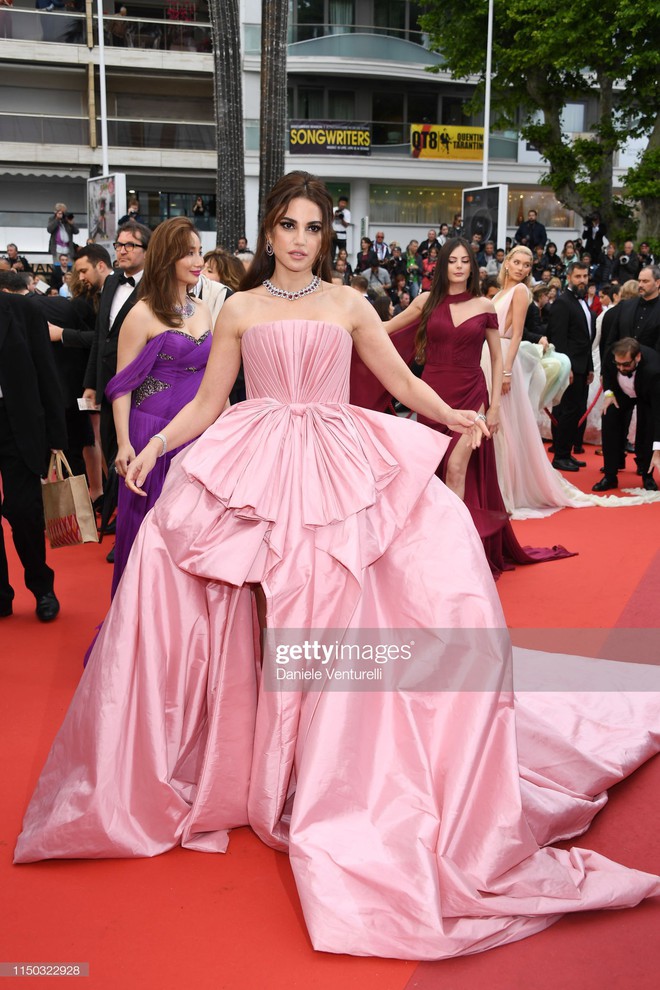 Cannes ngày 5: Ngọc Trinh đốt mắt với trang phục gây choáng bên Hoa hậu đẹp nhất Thế giới và dàn mỹ nhân nóng bỏng - Ảnh 53.