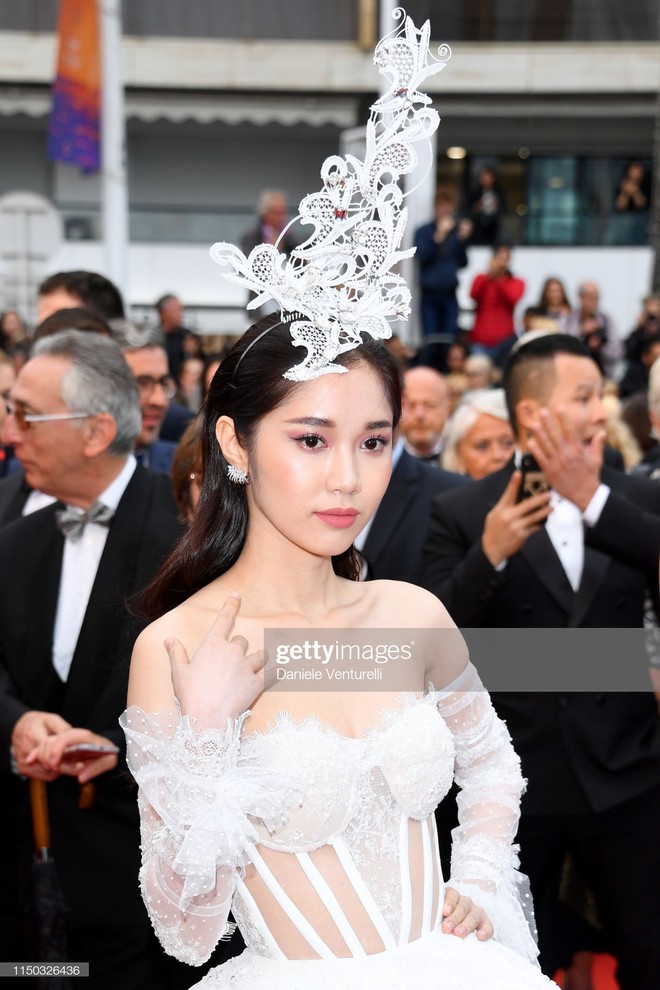 Thêm mỹ nhân Việt xuất hiện tại Cannes: Ăn mặc diêm dúa, cố tình chơi trội, hoá ra là người quen của Ngọc Trinh - Ảnh 3.