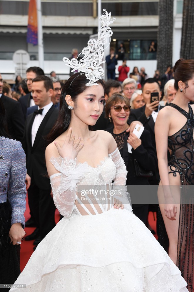 Thêm mỹ nhân Việt xuất hiện tại Cannes: Ăn mặc diêm dúa, cố tình chơi trội, hoá ra là người quen của Ngọc Trinh - Ảnh 4.