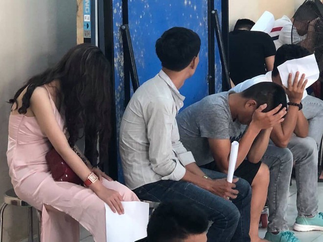 Đột kích vũ trường lớn nhất Đà Nẵng, phát hiện 75 nam nữ phê ma túy - Ảnh 4.