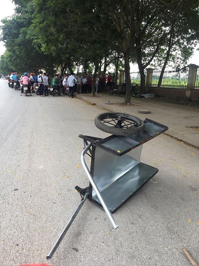 Kinh h&atilde;i ph&aacute;t hiện người đ&agrave;n &ocirc;ng nằm chết dưới gốc c&acirc;y ở H&agrave; Nội - Ảnh 1.