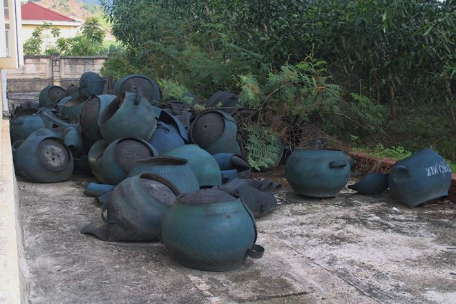 Trường hơn 16 tỷ bỏ hoang người d&acirc;n tận dụng phơi rơm nu&ocirc;i g&agrave; - Ảnh 14.