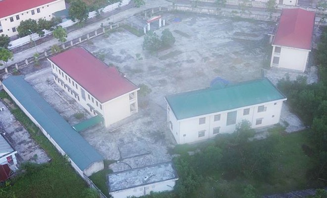 Trường hơn 16 tỷ bỏ hoang người d&acirc;n tận dụng phơi rơm nu&ocirc;i g&agrave; - Ảnh 3.