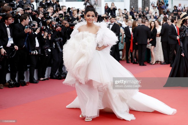 Cannes ngày 6: Chương Tử Di thần thái ngút ngàn, Hoa hậu đẹp nhất mọi thời đại đè bẹp loạt mỹ nhân Hollywood - Ảnh 7.