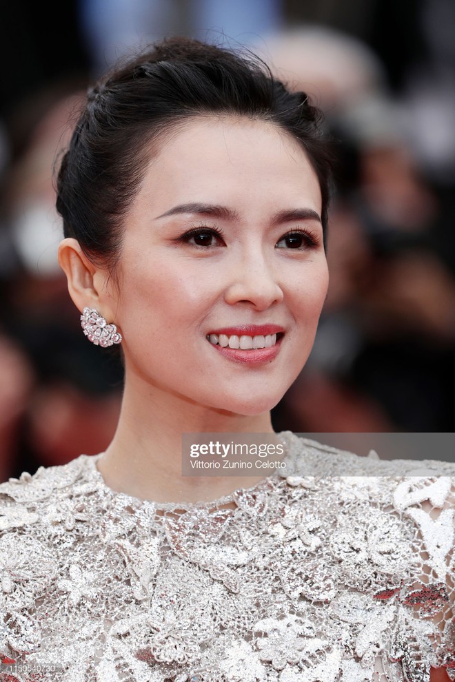 Cannes ngày 6: Chương Tử Di thần thái ngút ngàn, Hoa hậu đẹp nhất mọi thời đại đè bẹp loạt mỹ nhân Hollywood - Ảnh 1.