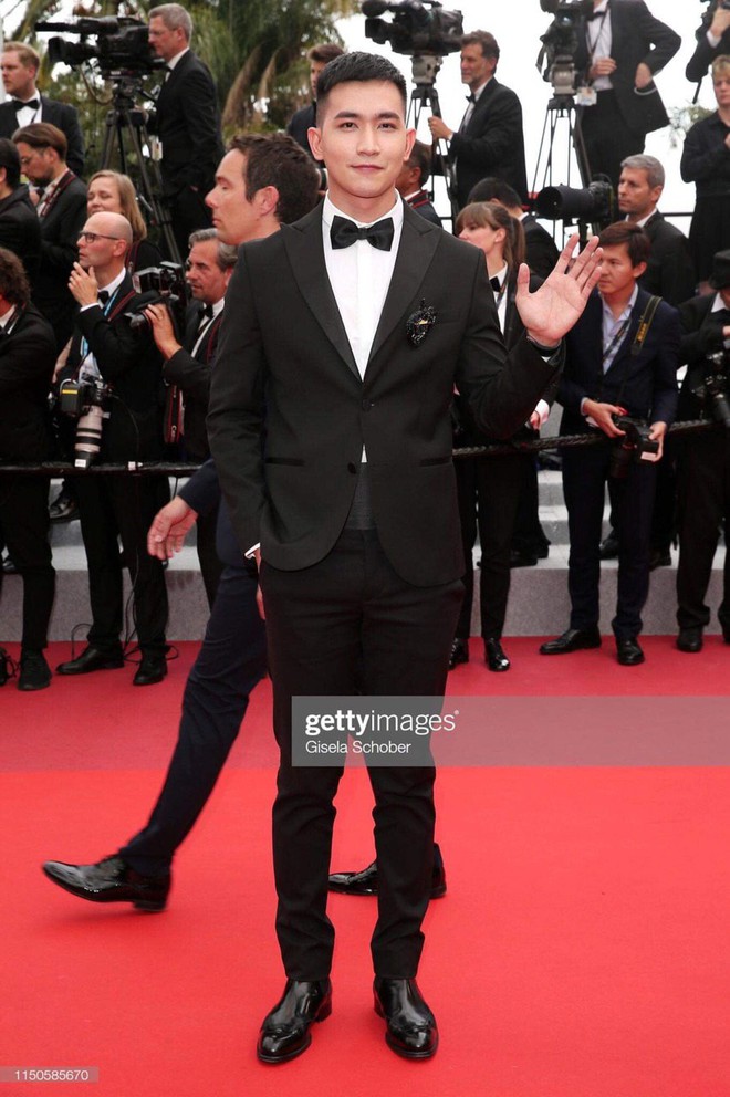 Không chọn ồn ào như Ngọc Trinh, Võ Cảnh lịch lãm xuất hiện trên thảm đỏ Cannes ngày thứ 6 - Ảnh 1.