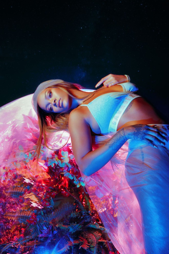 N&agrave;ng beauty blogger Rihanna đ&atilde; đ&iacute;ch th&acirc;n chia sẻ loạt th&ocirc;ng tin n&oacute;ng hổi về album mới, Lady Gaga v&agrave; Drake được nhắc đến! - Ảnh 1.