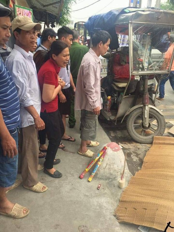 H&agrave; Nội: Người đ&agrave;n &ocirc;ng chạy xe m&aacute;y bị xe ba g&aacute;c mất phanh đ&egrave; tr&uacute;ng, tử vong tại chỗ - Ảnh 2.