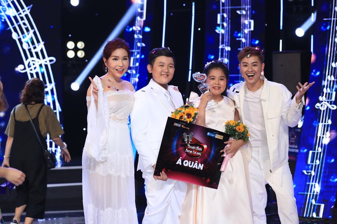 Tuyệt đỉnh song ca nhí 2019 kết thúc với chiến thắng của đội Hồ Việt Trung - Diệu Nhi - Ảnh 4.