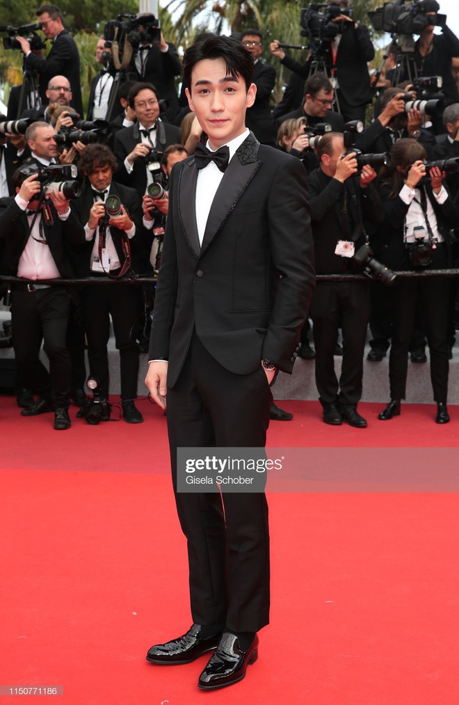Thảm đỏ Cannes nóng lên từng phút: Brad Pitt - Leonardo lịch lãm ná thở, Chương Tử Di khoe vòng một giành spotlight - Ảnh 24.