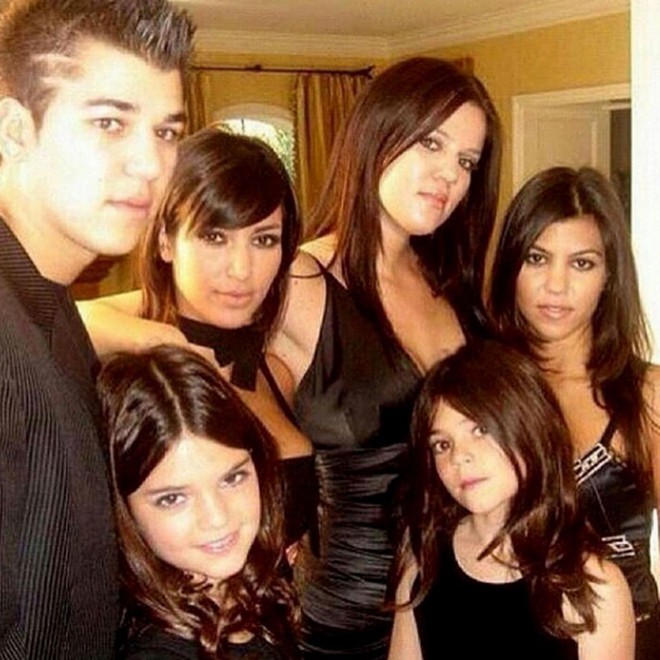 Loạt ảnh tuổi teen hội chị em Kardashian gây bão: Kim xinh bất ngờ, Kylie quá khác nhưng không lột xác bằng nhân vật này - Ảnh 11.