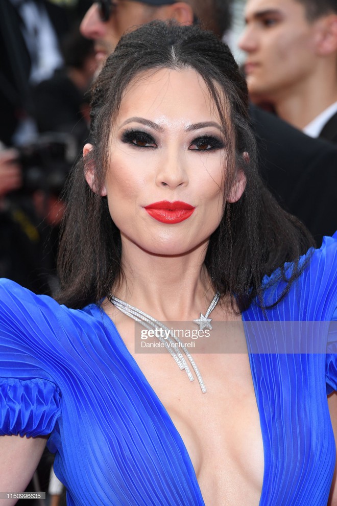 Cannes ngày 8: Mỹ nhân Ý khoe vòng 1 nhức mắt, dàn người mẫu Hollywood tung chiêu hết cỡ tại thảm đỏ - Ảnh 14.