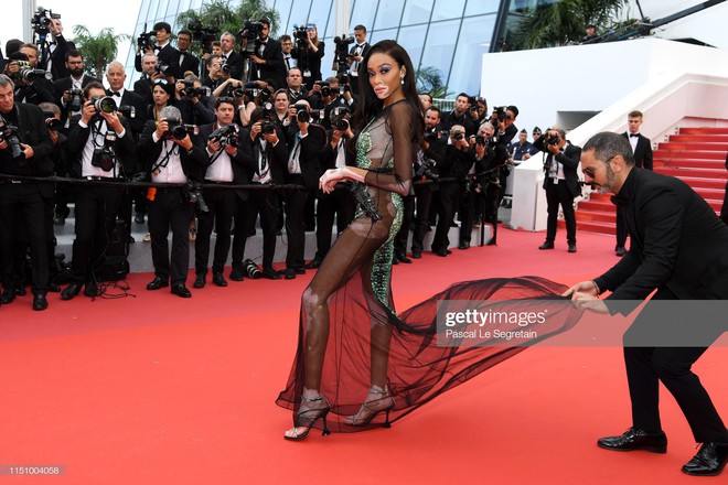 Cannes ngày 8: Mỹ nhân Ý khoe vòng 1 nhức mắt, dàn người mẫu Hollywood tung chiêu hết cỡ tại thảm đỏ - Ảnh 8.