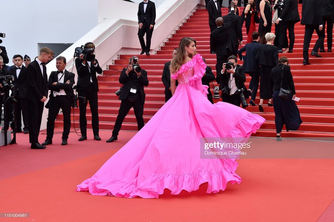 Cannes ngày 8: Mỹ nhân Ý khoe vòng 1 nhức mắt, dàn người mẫu Hollywood tung chiêu hết cỡ tại thảm đỏ - Ảnh 7.