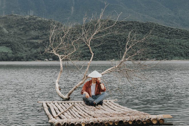 Khoan về quê nuôi cá và trồng rau, nếu mệt quá hãy... đến Huế để tâm hồn phiêu dạt như áng mây bên trời - Ảnh 1.