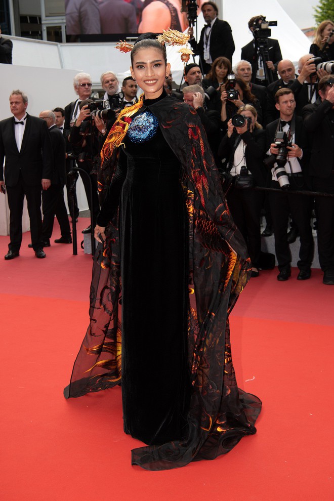 Mỹ nhân Vbiz diện Áo dài chặt chém trên thảm đỏ Cannes ngày 8 nhưng bị nhầm thành siêu mẫu Nga Natasha Poly - Ảnh 6.