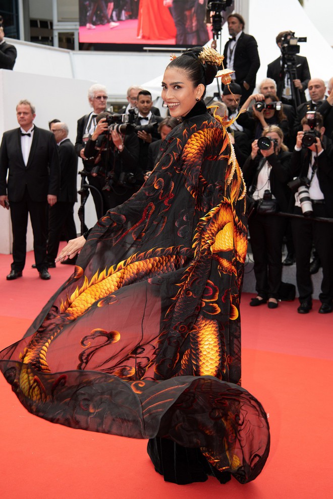 Mỹ nhân Vbiz diện Áo dài chặt chém trên thảm đỏ Cannes ngày 8 nhưng bị nhầm thành siêu mẫu Nga Natasha Poly - Ảnh 5.
