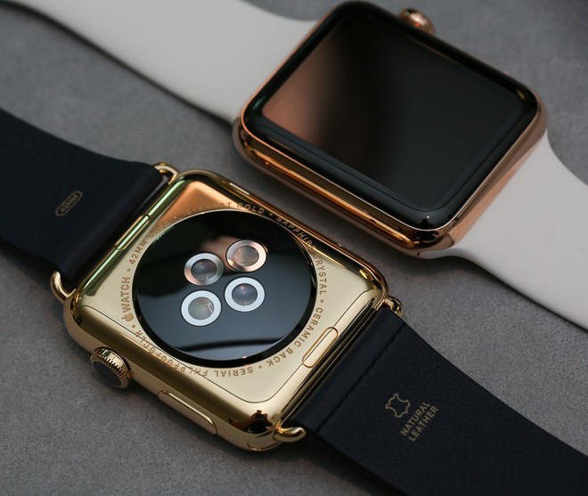 Thử nhúng Apple Watch vào chậu vàng lỏng nguyên chất: Tưởng chết mà vẫn dùng ngon, long lanh gấp bội - Ảnh 1.