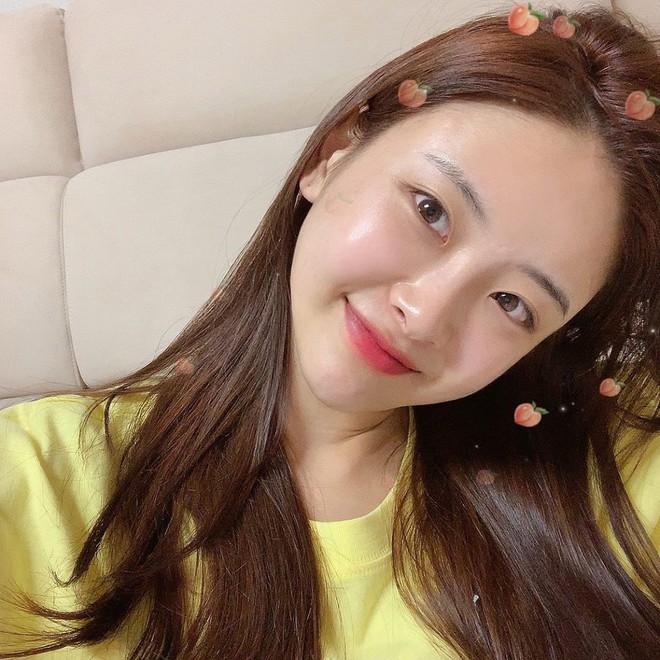 Chưa cần đến những m&oacute;n hằm b&agrave; lằng, rất nhiều người đ&atilde; trị mụn th&agrave;nh c&ocirc;ng chỉ nhờ 4 sản phẩm đơn giản n&agrave;y - Ảnh 1.