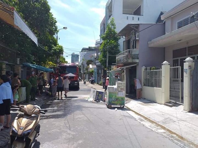 Đà Nẵng: Cháy quán chuyên bán thức ăn cho học sinh giữa trưa nắng nóng - Ảnh 3.