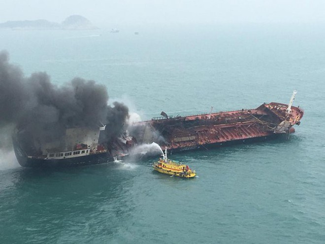 Cháy nổ tàu hàng tại Thái Lan, ít nhất 50 người bị thương  - Ảnh 2.