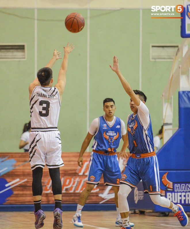 Người cũ Hanoi Buffaloes n&oacute;i g&igrave; sau khi thắng &aacute;p đảo c&ugrave;ng Thang Long Warriors - Ảnh 5.